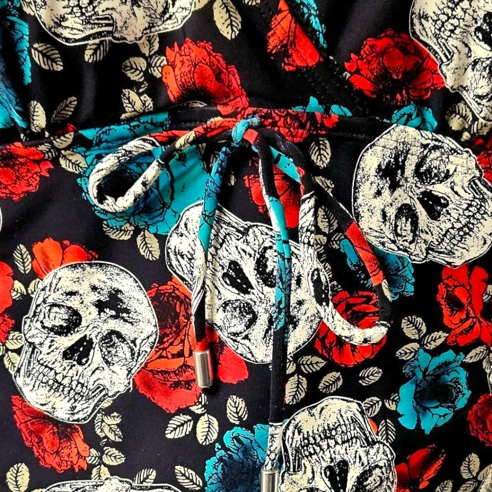 TORRID 3X Vintage Gothic Multi-Color 🌹 SKULL Printl Extra Long Ruched Swim Top - Picture 5 of 16